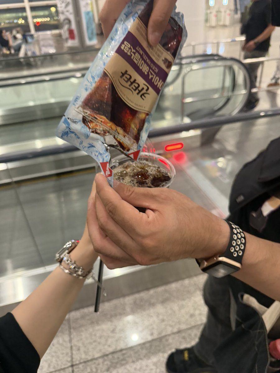 hornooo's tweet photo. え！韓国もう行きたいんだけど！
最後に飲んだこれ達美味しかった😭 https://t.co/befYBEP2MT
