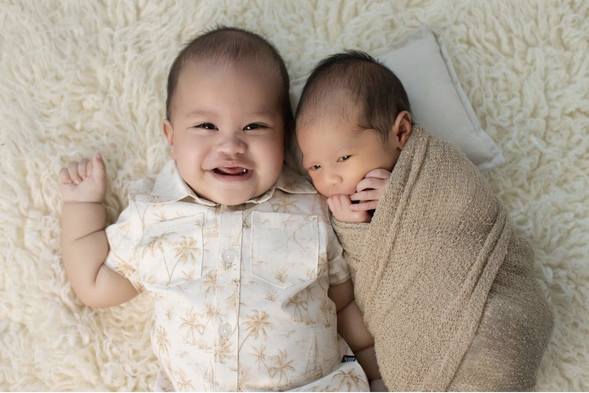 Roberta32839092's tweet photo. Our twin’s babies 😊 big baby is 6mnths old, tiny baby is 2wks old, when tiny baby cries, big baby cries too😂😂 Besties for Life😊💙💙 🇼🇸🇦🇸🇺🇸 both born in St George Utah, praying nothing but Gods protection on our children, and 4 them to  love n honor Him🙏🏻❤️ https://t.co/sPN9PyV1QA
