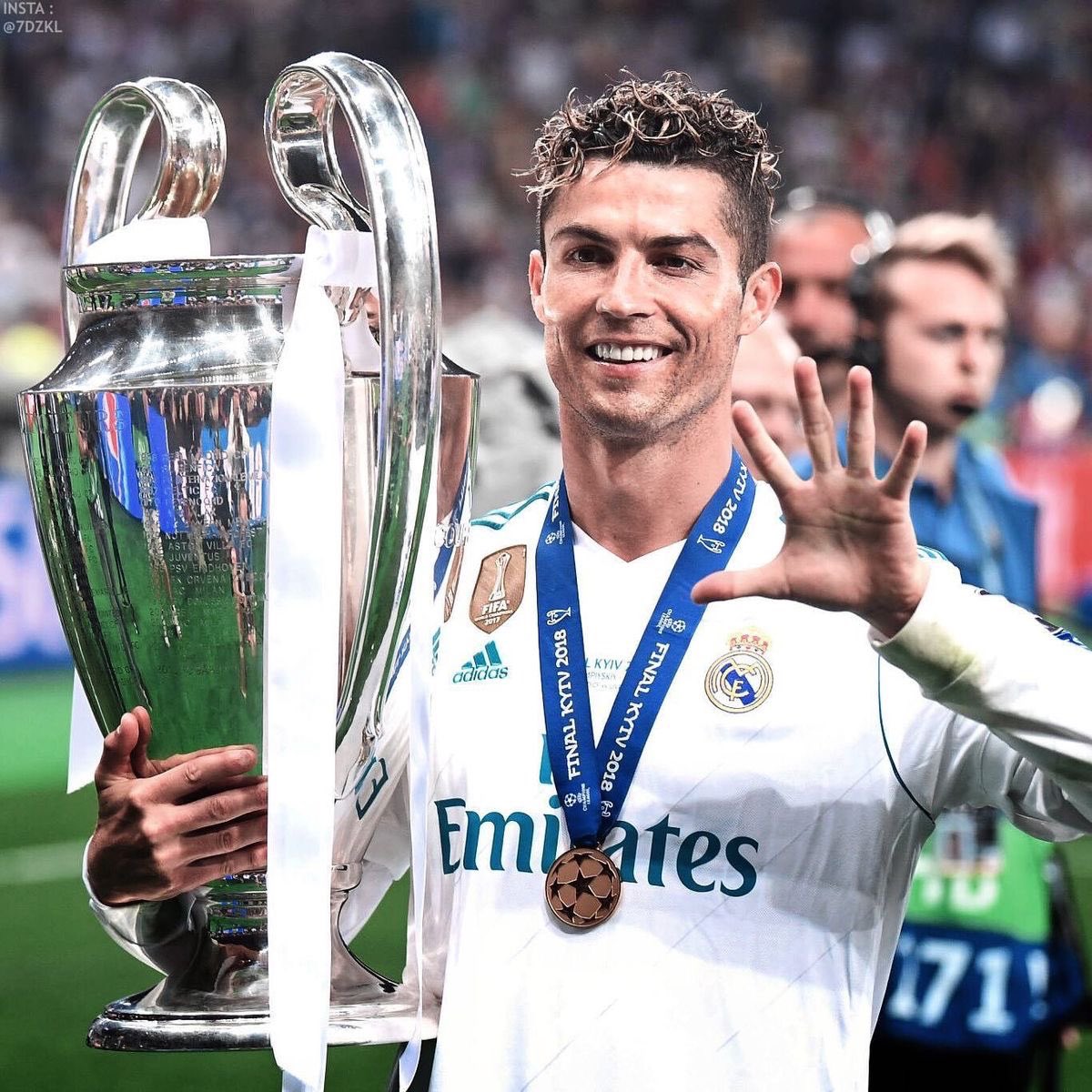 443sports_'s tweet photo. 🚨🗣️ Bernardo Silva: “I took a tour around the Real Madrid Stadium, seeing Cristiano almost everywhere and I knew immediately he’s like a big legend here and they told that’s right, he’s loved in this City more than in Portugal and I realized that we take such a player in the national team for granted.”