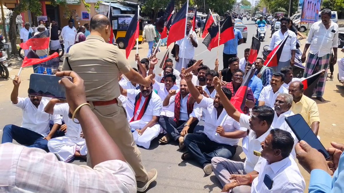 avudaiyoonus's tweet photo. காவல்துறை அராஜகம் ஒழிக #தொடைநடுங்கி_அரசு https://t.co/NawSyBvd0u