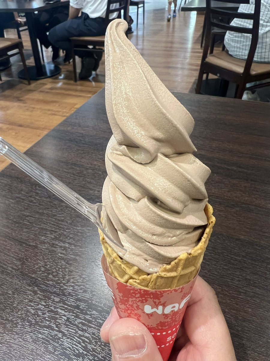 matavvv's tweet photo. 砂川ハイウェイオアシスの北菓楼で限定チョコレート味。 https://t.co/rS6y5yn7D0