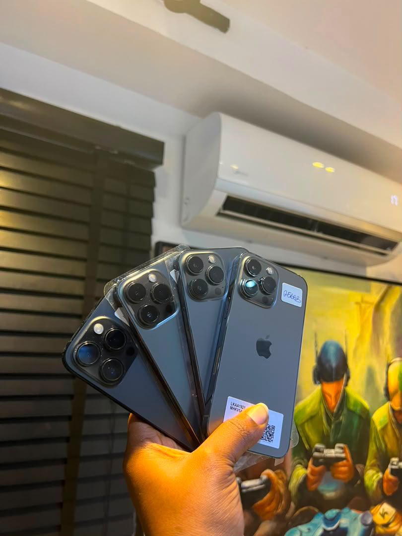 RazaqIjise's tweet photo. Buy one or two Gadgets today……. I’m active and in office to serve you sir. https://t.co/5wtQhvuixm