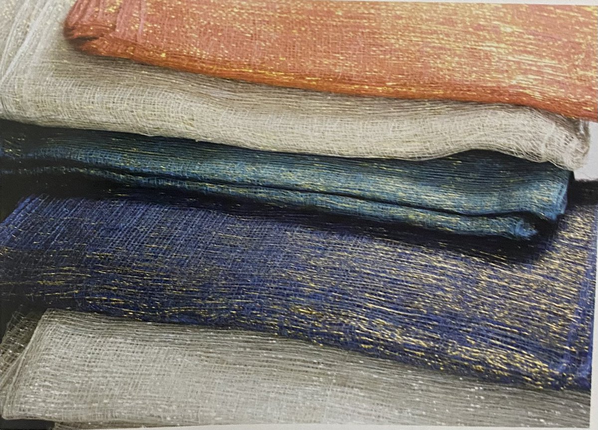 magbihis's tweet photo. 2) sinamay

-textile from abaca fibers
-differs based from the region: bicol and cebu are prominent abaca-weaving provinces
-mainly for fiber crafts such as bags, hats and wallpapers
-types of design include: single weave (birang birang in bisaya) and locked or double weave https://t.co/Iv4N3ocSja