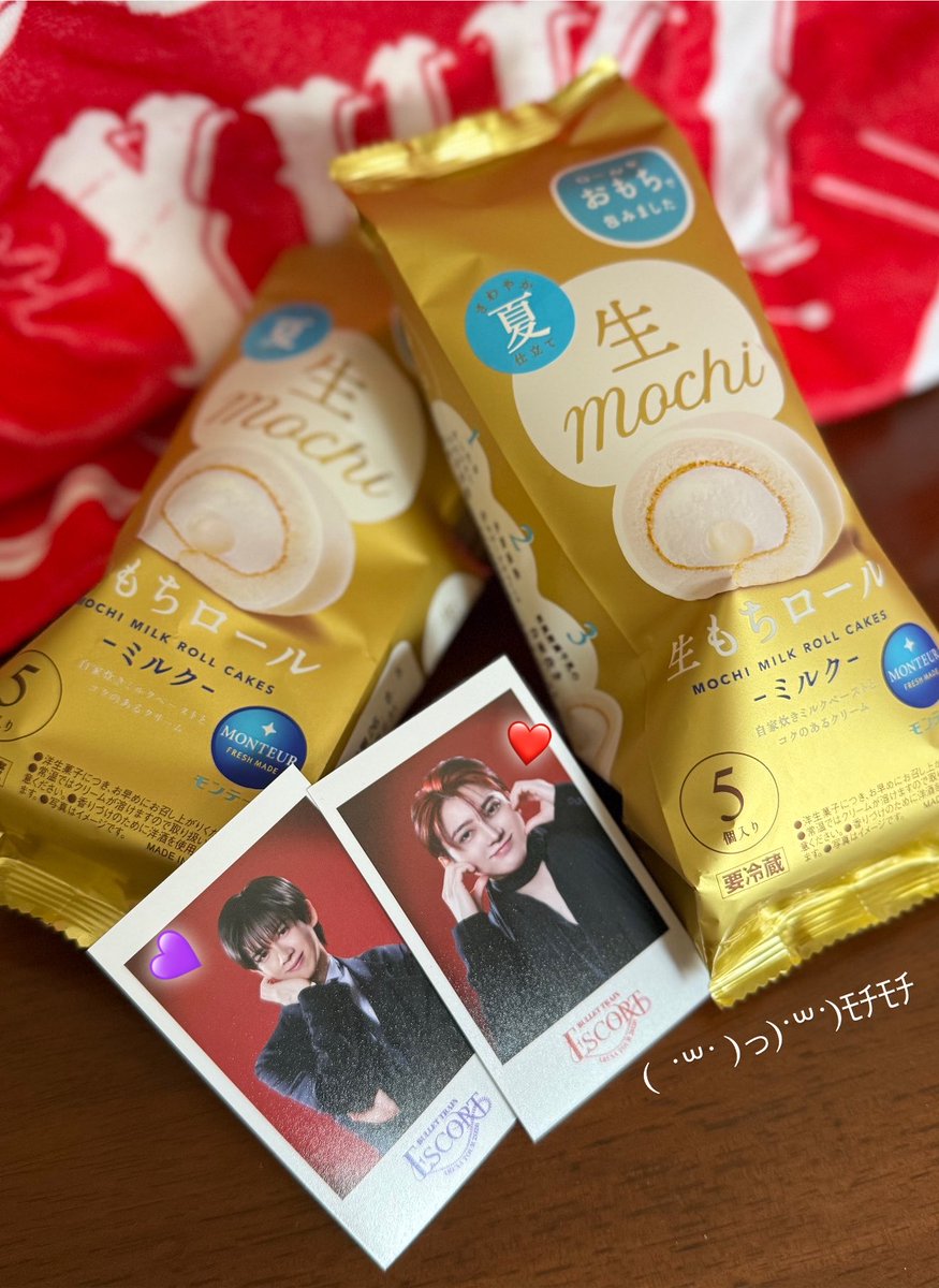 happy_5san's tweet photo. やっと見つけた生もちロール今日のおやつに頂きました🎶
お餅に包まれたロールケーキ美味しすぎる、、❗️❗️
ミルククリームとミルクペーストが入ってるから甘すぎたりしたら、、って不安も吹き飛ぶくらい軽くてとっても食べやすかったです😽❤️‍🔥
リピ確定⭐️見かけたらまた買います(^-^)v
 #モンテール
#おさななグッズとお出かけ 
 #おさなな
