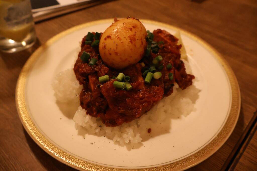SlowcurvePR's tweet photo. 🍛「企画書は料理で言うレシピ」！

『#カミエラビ』対談記事第2回が公開されました。
いよいよ��インディッシュのカレーも到着、尾畑Pと瀬下監督のお話はすべての始まりである【企画書】について掘り下げていきます。

気になる内容はこちらから↓
https://t.co/5vs9IvXRe6 https://t.co/z05YzgE3hW
