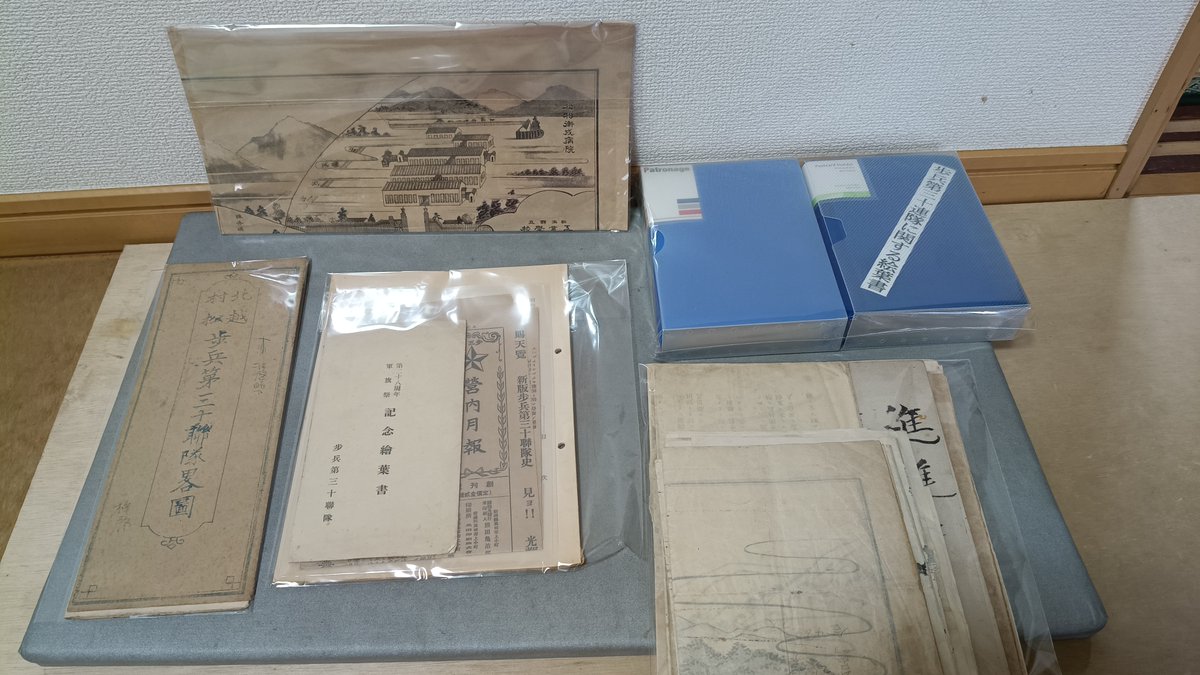 kijibato_hato's tweet photo. 終活を進めている。私が長年、取り組んでいた歩兵連隊の史料は、その図書を国会図書館に寄贈し、同図書館にあるものはネットで売る。そして今回、自衛隊駐屯地に貸与という形で実質寄贈することにした。これで同連隊の貴重史料は何一つ手元にない。研究・収集者の使命を果たせたよ。集めた史料は最後、 https://t.co/M6jQzCw6sZ