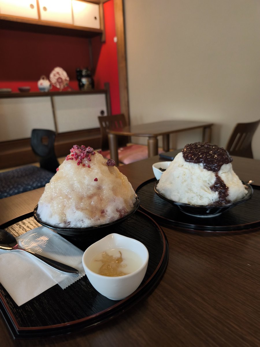 LiccaRin3's tweet photo. 今のかき氷ってお高いけど、
シーズンに一度は堪能。
頭痛くならないでペロリ🤭

2週間後人間ドック。
鳥の体重測定は毎日してるのに、
自分の体重測定ができない

⋯怖くて🤣 https://t.co/39HEyoe7fa