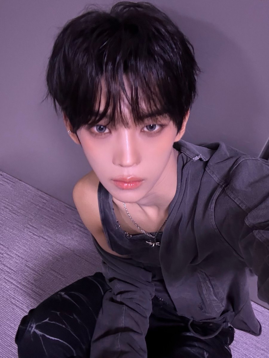 idntt_cosmo's tweet photo. 🐺🌙

#idntt #아이덴티티
#unevermet #김도훈 #kimdohun https://t.co/dcXmk9skng