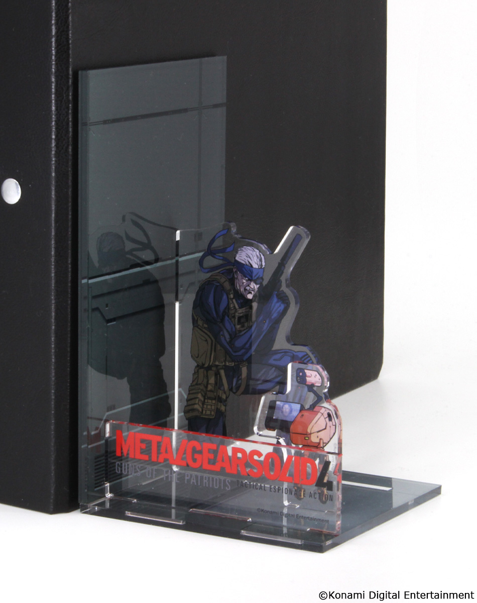 ulttivo's tweet photo. 「METAL GEAR SOLID」POP UP STORE
アクリルブックエンドは『METAL GEAR SOLID 4 GUNS OF THE PATRIOTS』のアウターヘイブンに潜入するオールド・スネークとメタルギアMk.IIIを再現！台座には別売りのアクリルスタンドも併せて飾れます！

【会場】紀伊國屋書店 新宿本店
【開催期間】2026/8/18(火)～2026/9/4(金)
#MetalGearSolid #ULTTiVO