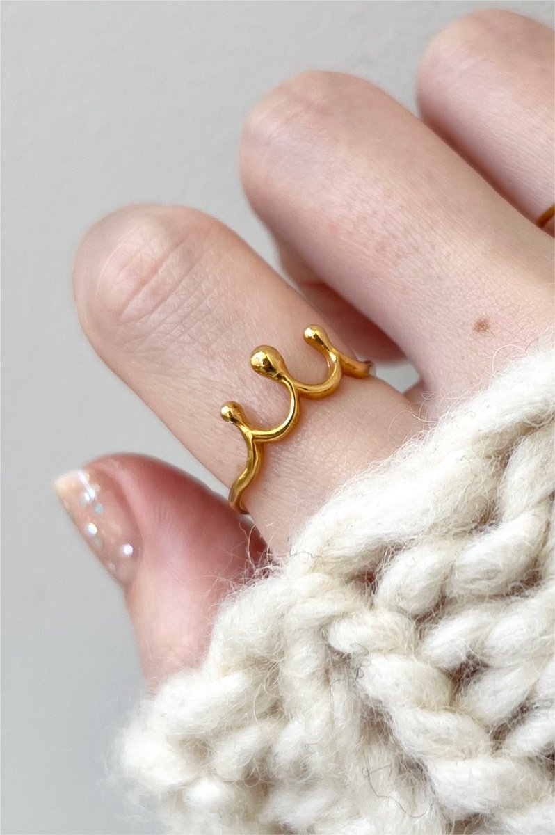 pomum_nail's tweet photo. drop ring
水滴がこぼれたような形のリング。
逆さまにつけて冠のようなデザインを楽しむのもおすすめです。
本日8.4 tue 20:00- https://t.co/CkuuFkhF1V