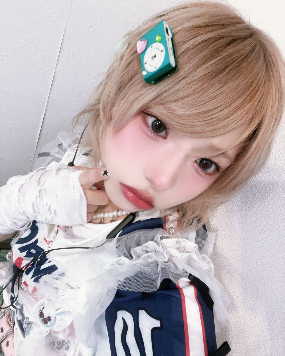 hono_JINKS's tweet photo. どんな曲を聴いても 主人公は君🎧🎼 https://t.co/7A1Oi0XnHU