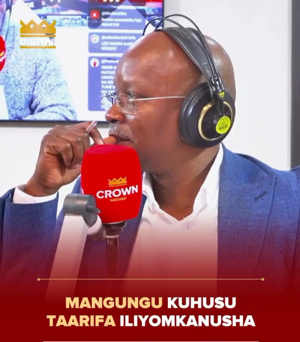 Sirajitz1's tweet photo. Mangungu 🗣️                                                                                                                                                                                         

" Mimi ndo mwenyekiti wa Simba sports Club kwa kuchaguliwa, kwa mantiki hio mimi siwezi kufanya kikao na wanachama wa simba zaidi ya mianane halafu mtu aje aseme kikao kilikua batili, aliesema hivyo ni mwenyekiti wa bodi na wanaofanya mabadiliko ni wanachama wa Simba sports Clubsasa aje atuambie hayo ya iusema kikao hakitambui ni maamuzi yake binafsi au ya bodi na wakati jana bodi haijakaa, inakaa leo kwenye kikao na mimi kwenye hio bodi ni makamu mwenyekiti"

--------------------------

Wakae chini wamalize tofauti zao hawa