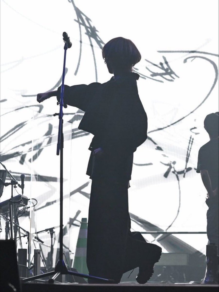 oO0nemuO0o's tweet photo. 아니근데손목이너무얇은거아니야 https://t.co/MN5zhenbq2