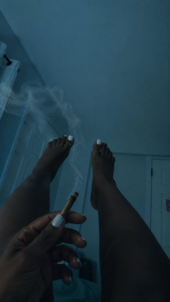 Lonerise5G's tweet photo. "Multitasking at its finest. 😂💨" https://t.co/iqAuxJQmiw