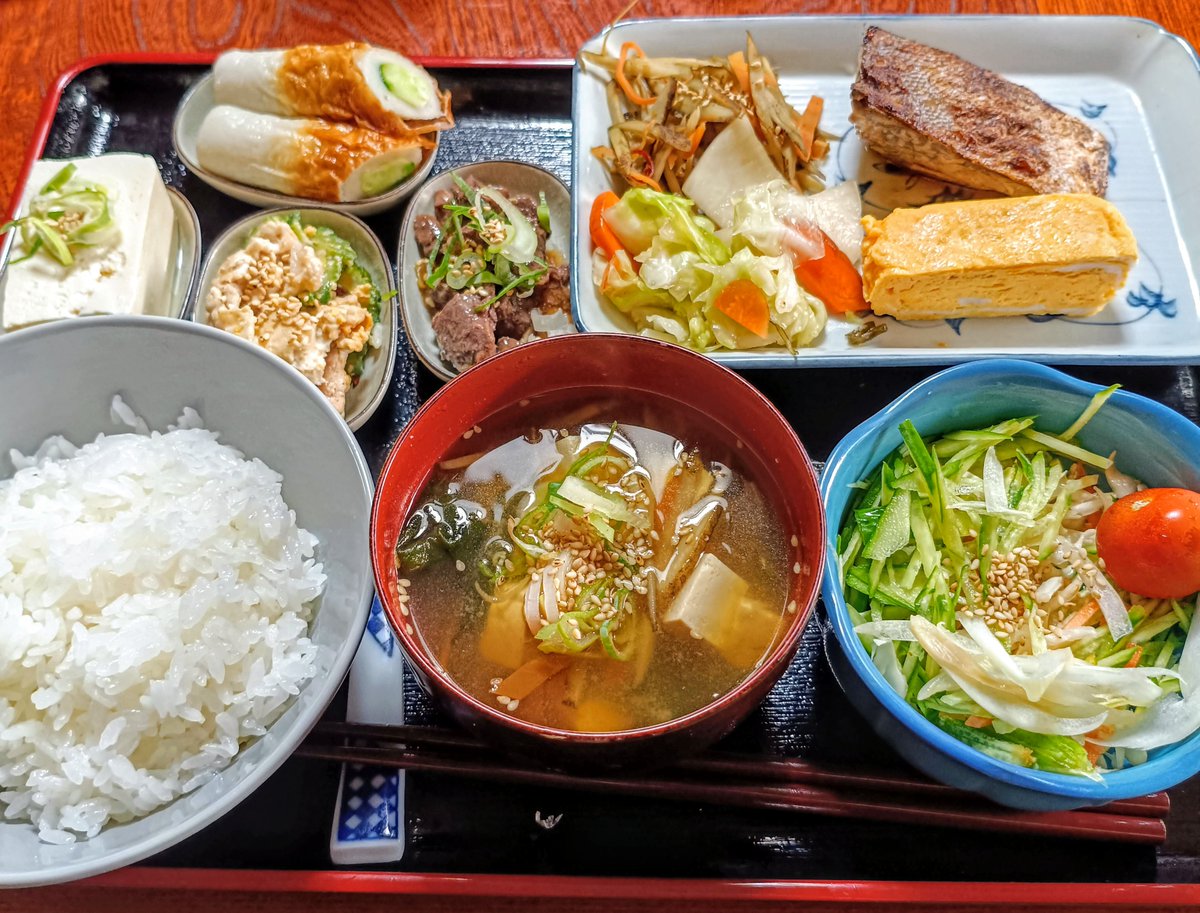 niwa9's tweet photo. 今日は鰤の照り焼きをいただく。 https://t.co/n7kNVyx3rh