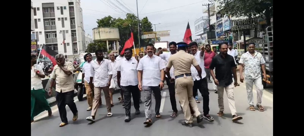 dmkethangaraj's tweet photo. தமிழ்நாட்டின் எதிர்க்கட்சித் தலைவர் மாண்புமிகு  @Udhaystalin அவர்களின் கைதை கண்டித்து, திருப்பூர் வடக்கு மாநகர @arivalayam சார்பில் போயம்பாளையம் நால்ரோடு சந்திப்பில் பொய் வழக்குகள் பதிவு செய்து ஜனநாயக குரலை ஒடுக்க முயலும் த.வெ.க. அரசை கண்டித்தோம்
#westand_with_udhay https://t.co/3N5S68zWgL