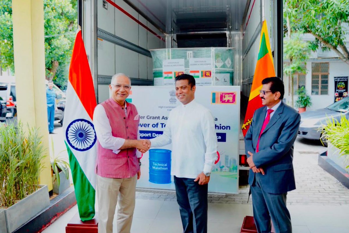 santjha's tweet photo. 🇮🇳 stands with 🇱🇰 in its fight against dengue!

Glad to hand over 500 litres of Technical Malathion to Hon. Minister of Health, Dr. Nalinda Jayatissa (@NalindaJay), as a gift from the Government and people of India to support ongoing dengue control efforts in Sri Lanka. 🇮🇳🤝🇱🇰 https://t.co/NEJBzISyBa
