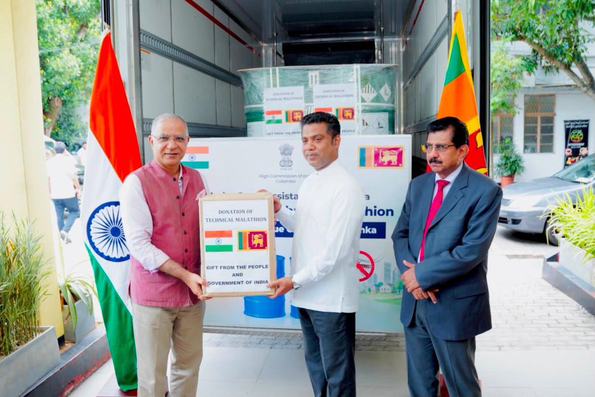 santjha's tweet photo. 🇮🇳 stands with 🇱🇰 in its fight against dengue!

Glad to hand over 500 litres of Technical Malathion to Hon. Minister of Health, Dr. Nalinda Jayatissa (@NalindaJay), as a gift from the Government and people of India to support ongoing dengue control efforts in Sri Lanka. 🇮🇳🤝🇱🇰 https://t.co/NEJBzISyBa