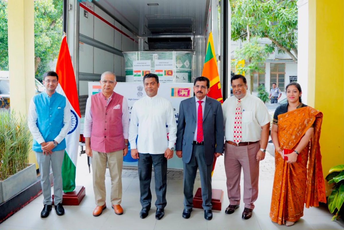 santjha's tweet photo. 🇮🇳 stands with 🇱🇰 in its fight against dengue!

Glad to hand over 500 litres of Technical Malathion to Hon. Minister of Health, Dr. Nalinda Jayatissa (@NalindaJay), as a gift from the Government and people of India to support ongoing dengue control efforts in Sri Lanka. 🇮🇳🤝🇱🇰 https://t.co/NEJBzISyBa