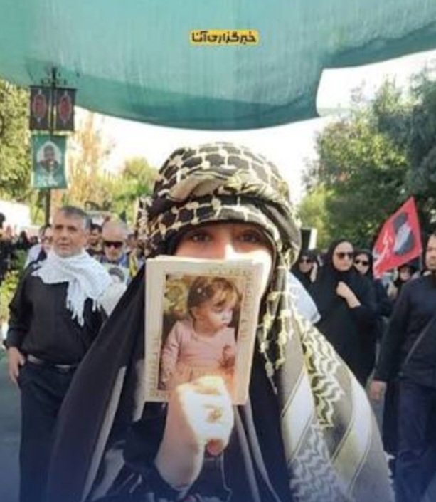 rebeka1370's tweet photo. در روز اربعین، جاماندگان سفر کربلا در شهرهای ایران پرچم‌های سرخ انتقام را به دست می‌گیرند تا با دلی پر از عشق، مسیر عشق را از نو طی کنند. این پیاده‌روی تجدید میثاقی است با آرمان‌های سید و سالار شهیدان.
#یا_لثارات_الحسین
#عاشقان_حسین https://t.co/glunA7OHqC