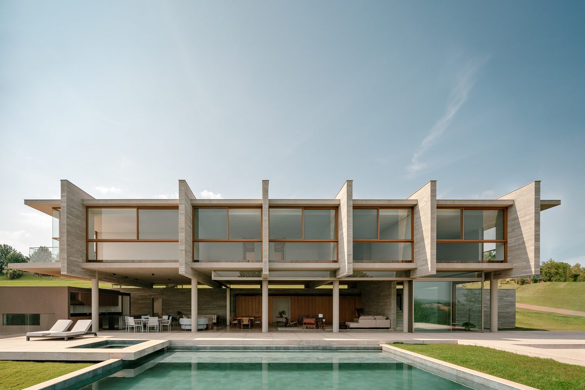 ArchDaily's tweet photo. Aroeira House by FGMF
#Brazil 🇧🇷

#photography: Fran Parente
https://t.co/UyEILbI5pG https://t.co/5slGqkryab