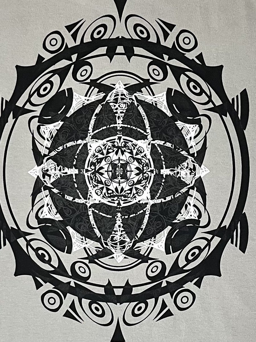 hanamizoyg's tweet photo. shop @madsection
新しいTシャツの発売です
円座親父のクロスとサークル
前作と異なるデザインの6着です
今回は衣類を購入いただいた方への特典にコースターを作りました。先着12名様です
#madsection #koenji
#シルクスクリーン #tシャツ #鼻水親父 https://t.co/wjMF8dDWI1