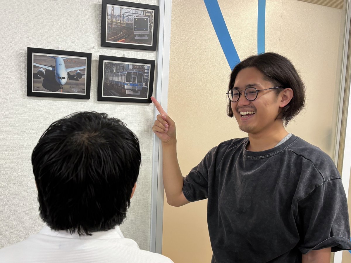 odakyu_pr's tweet photo. 学校へ行きづらさを感じているお子さまや、保護者の方へ

9/22(火・休)、貸切ロマンスカーを舞台にした特別な移動教室「走るAOiスクール」を開講します🚆

不登校を経験した当社従業員の原体験から生まれたAOiスクール。
「好き」から広がる新しい学びや出会いを、親子で体験してみませんか🌱

詳しくは👇
https://t.co/56Rv9jv6rv