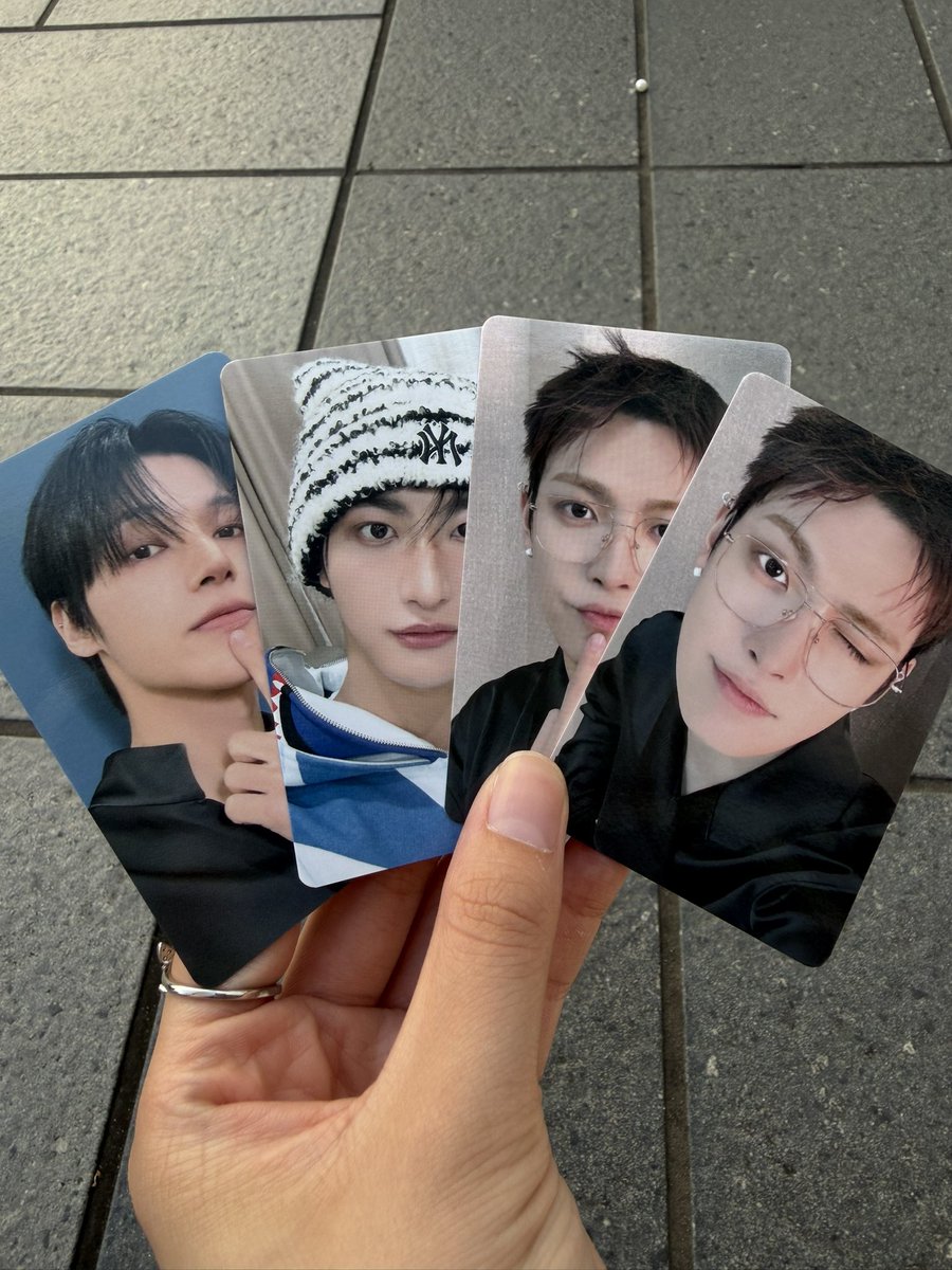 ssmhn_a's tweet photo. アチズ 交換 ateez ラントレ トレカ

譲:画像1枚目🇯🇵 画像2,3枚目🇰🇷
求:ジョンホ

ただいまレモンスカッシュ自販機横あたりにおります。
お声掛けよろしくお願いいたします。 https://t.co/XSdKMfYOCe