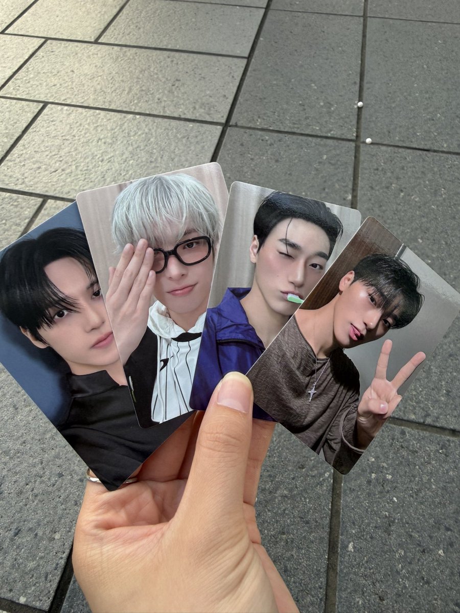 ssmhn_a's tweet photo. アチズ 交換 ateez ラントレ トレカ

譲:画像1枚目🇯🇵 画像2,3枚目🇰🇷
求:ジョンホ

ただいまレモンスカッシュ自販機横あたりにおります。
お声掛けよろしくお願いいたします。 https://t.co/XSdKMfYOCe