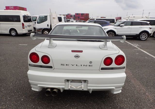 Daevalia's tweet photo. My car goes vroom vroom ~R34 Nissan Skyline GT-X~  cute girls drive cute cars https://t.co/zjFayoEu36