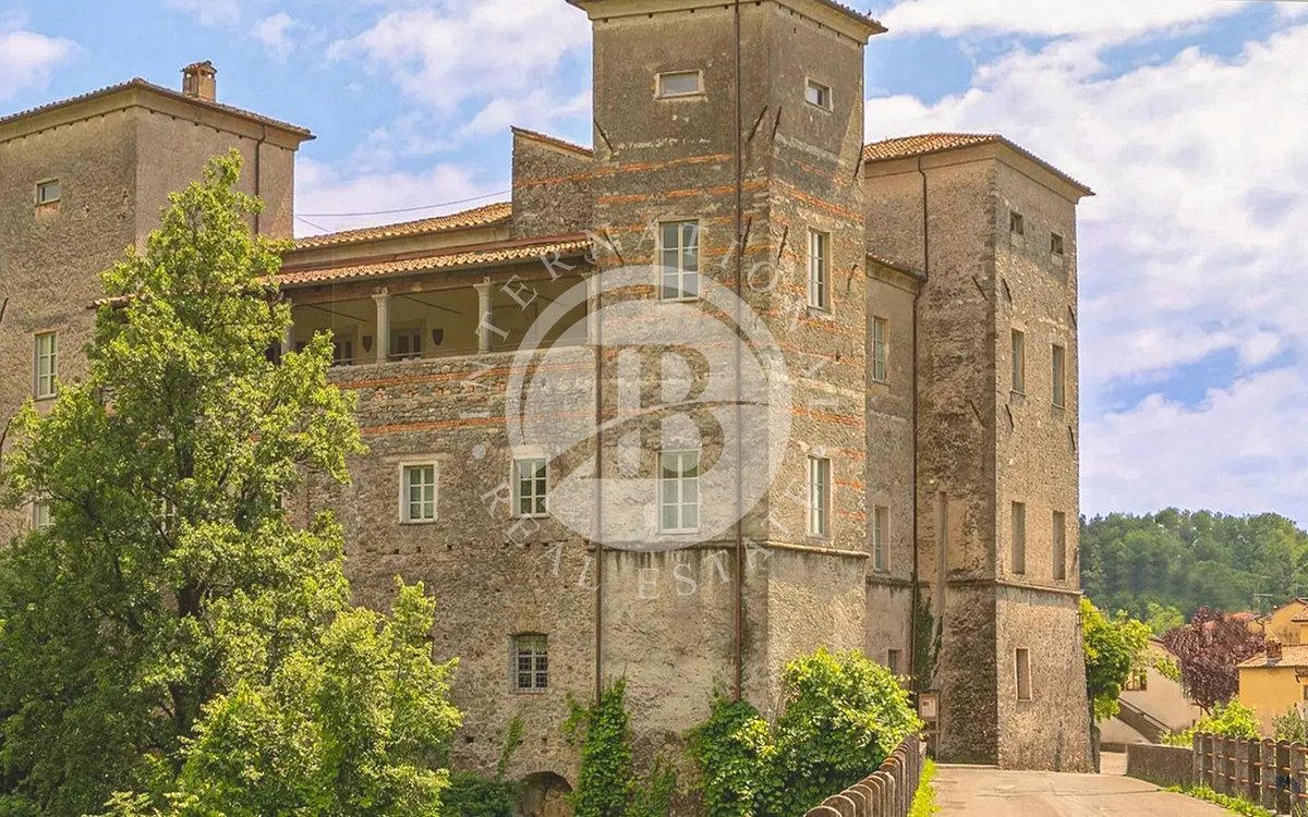 castlecoldotcom's tweet photo. Price on application · Licciana Nardi, Italy

17th-century castle · 14 bedrooms · wellness facilities

#castlecollector #castlesforsale #Tuscany https://t.co/rOIvfM0HQg