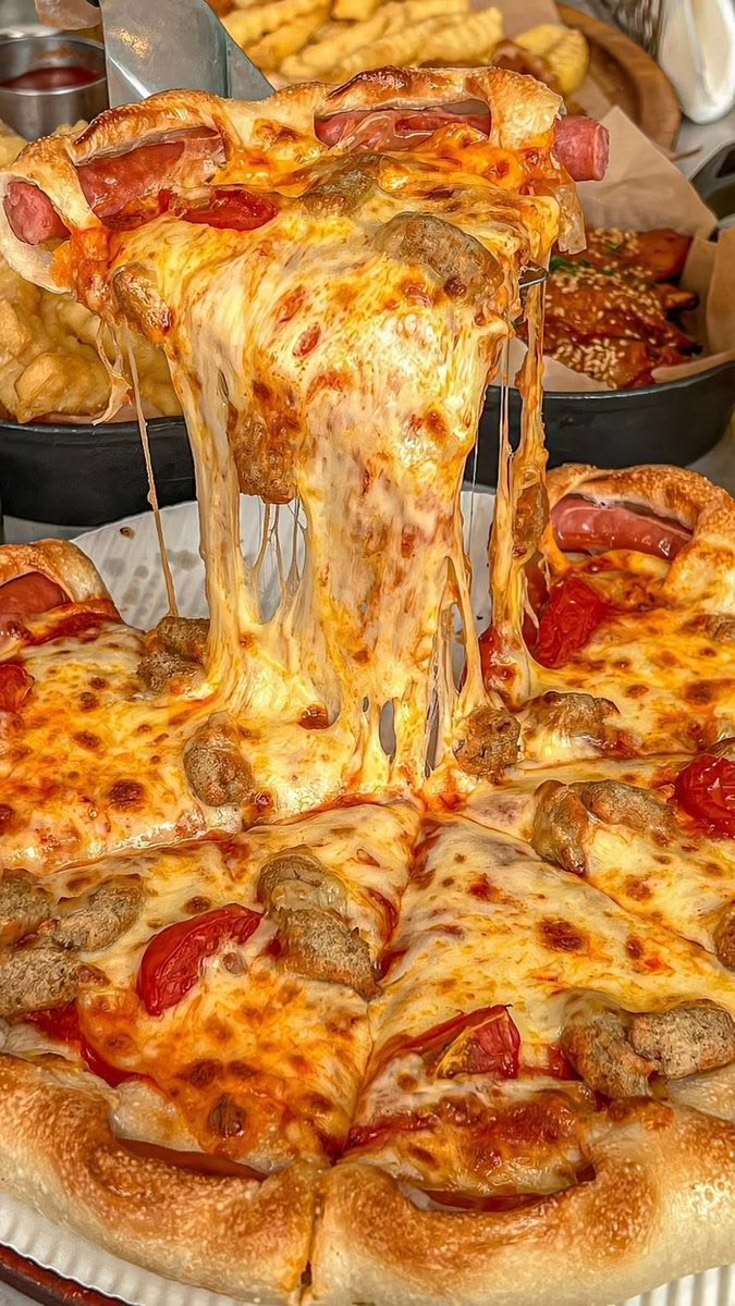 Ashu451724's tweet photo. 🍕 Proof that extra cheese solves most problems https://t.co/nC9QVzE8m3