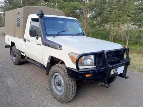 SokoMotor's tweet photo. 2011 Toyota Land Cruiser 70 for sale at KES 3,690,000.
Diesel, Automatic Transmission, Westlands, Nairobi, Nairobi.

https://t.co/hXvgXvxmYF https://t.co/nYv74UcYa0