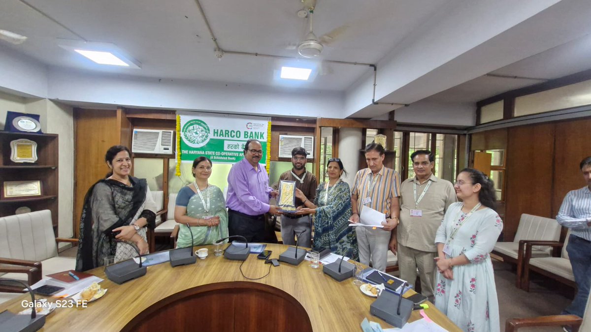 harcobank's tweet photo. A special moment of the event was the felicitation of branches that delivered outstanding performance during the recent marketing drives. Their dedication and commitment were recognised and appreciated.
🏆 Congratulations to all the winning branches! https://t.co/ZXu5zLVhmK