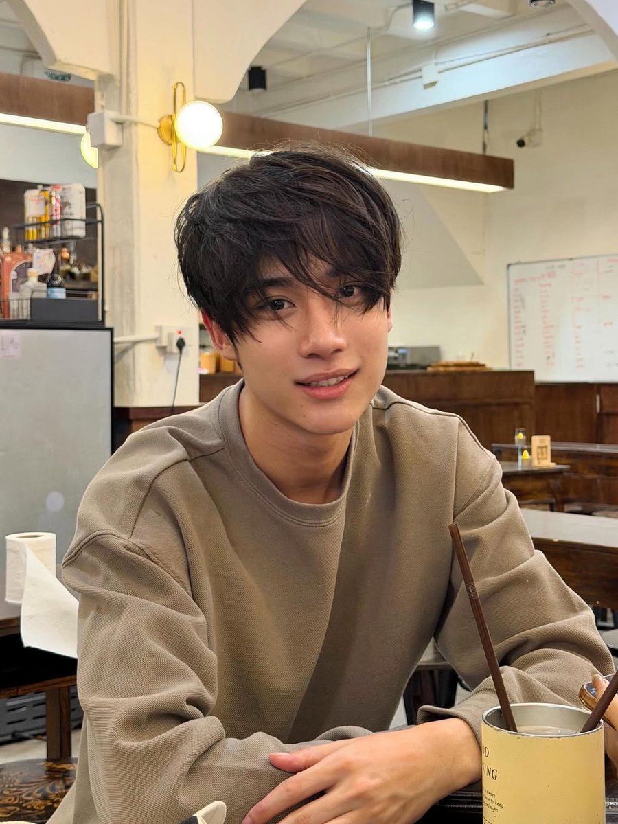 perfectenth's tweet photo. need more of him with his hair down like this, seriously.. https://t.co/SSz3vrnPJx