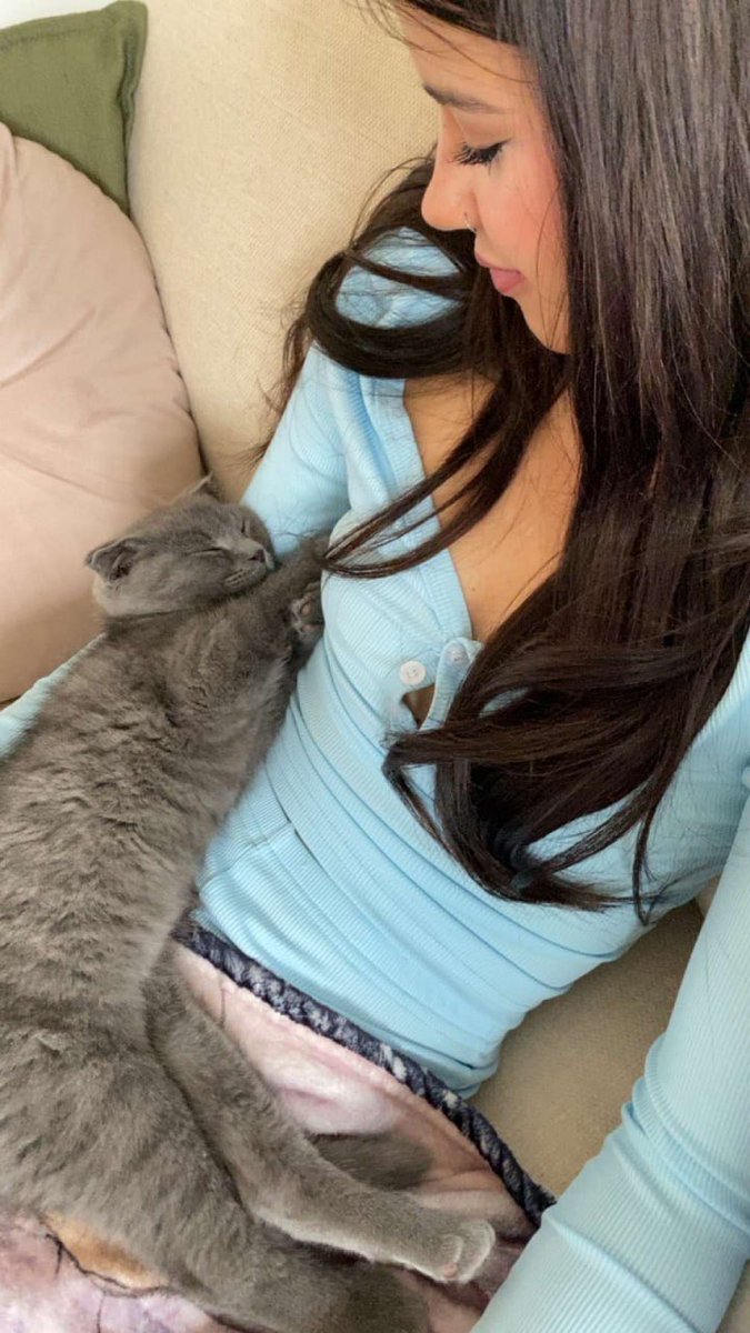xPoisonBelle's tweet photo. can i just hug you and cry https://t.co/kBHVuWpgef