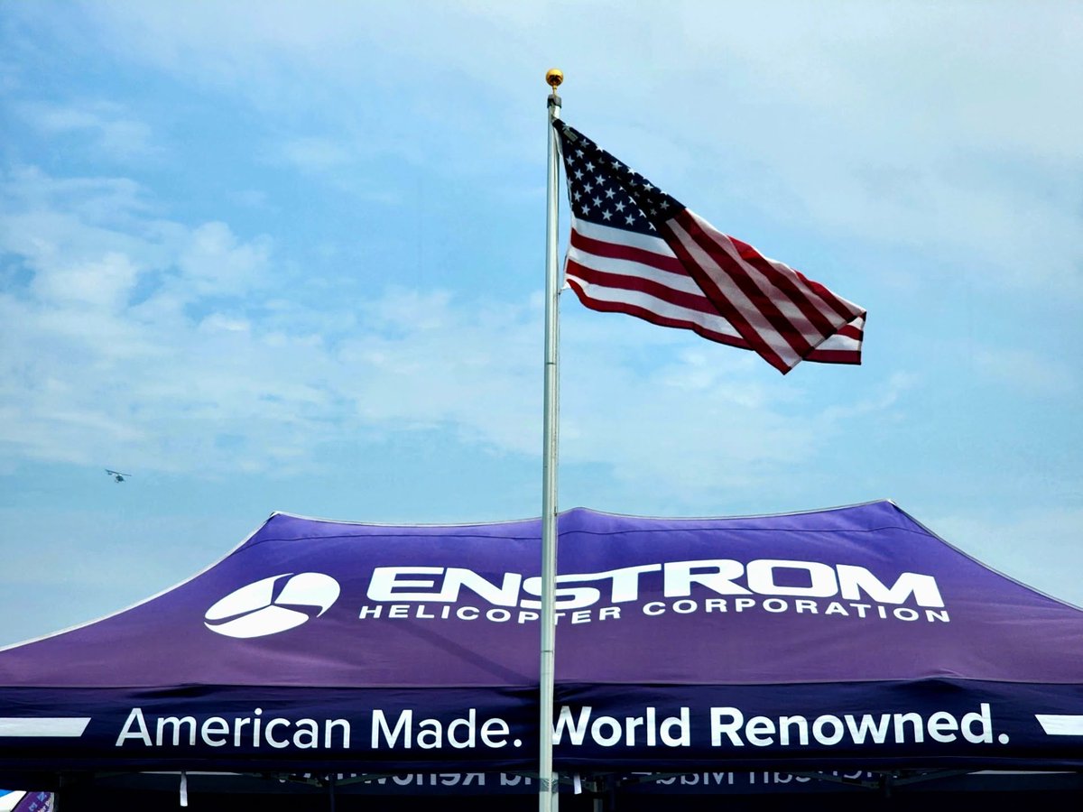 Aerofacility_O's tweet photo. 「EAA AirVenture 2026」最高のスタート!✈️✨初日から新たな出会いと空への熱いトークで盛り上がりました👏まだまだイベントは始まったばかり!会場にいる方はぜひ写真や思い出を教えてね📸👇
#エンストロム
#Enstrom
#480BElite
#480B
#ヘリコプター https://t.co/3NRXG7vngr
