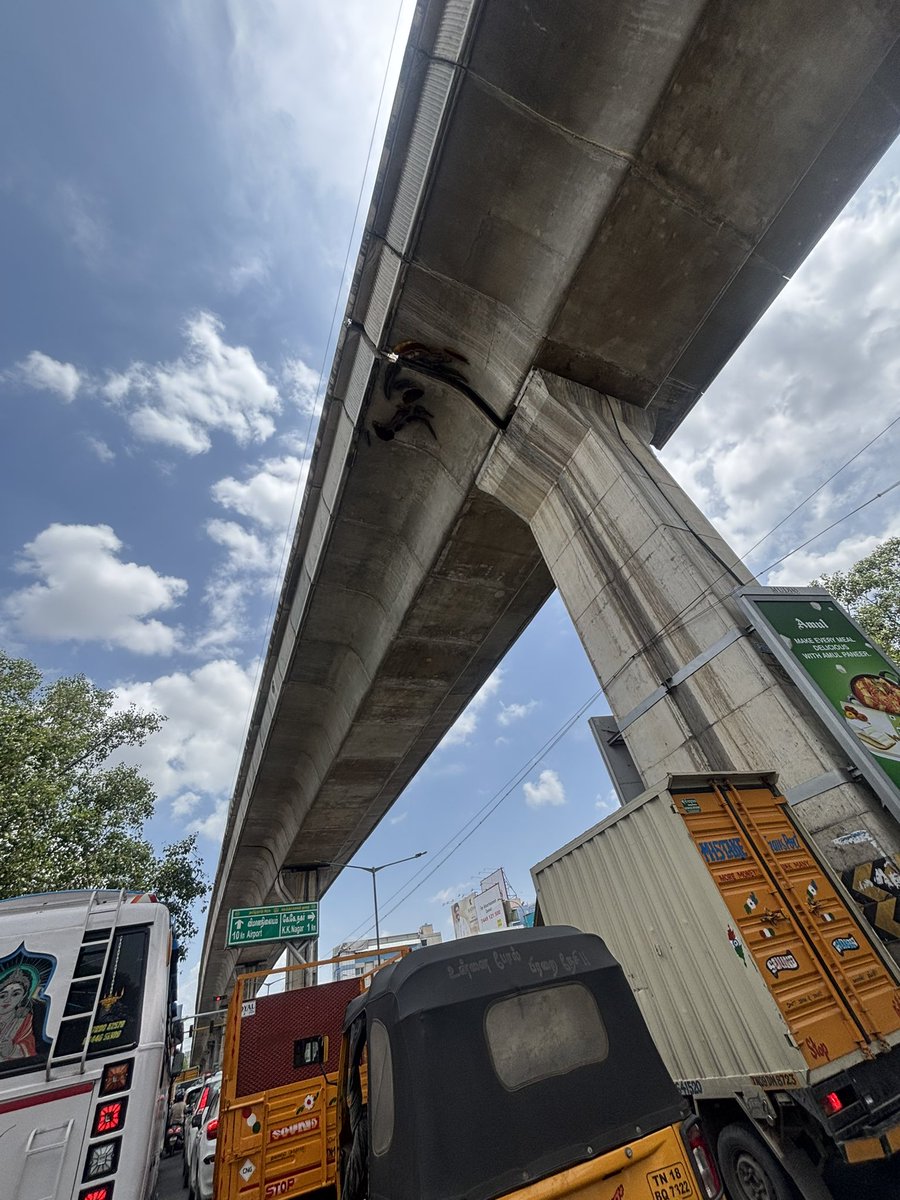 Iamsantho's tweet photo. There is a large beehive attached to one of the Metro pillars at the Vadapalani signal. This poses a potential safety risk to commuters and the general public. Requesting Fire and Rescue Services Department to take the necessary action to remove it safely at the earliest. https://t.co/pd4vOMvq8X