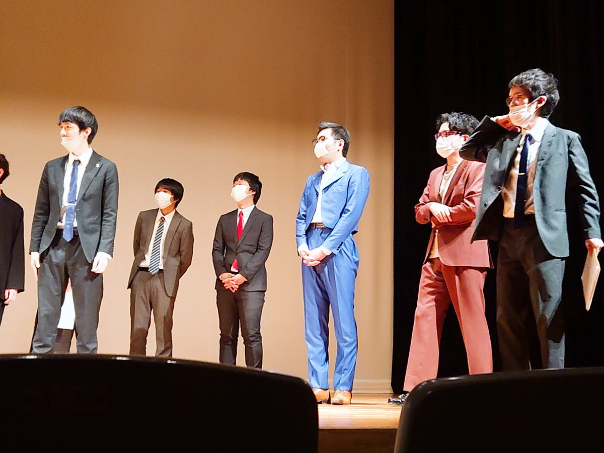 narika_13's tweet photo. 昨日のラスタの今夜も星が綺麗のネタちょっと久々に観る気がすると思ってたけど見てみたら2022年以来...？4年ぶり？まだライブのエンディングでみんなマスクしてた頃じゃん。楢原さんの小さいマスク懐かしい。このネタも育ったら強そうでもっと観たい。ちなみに初出は初代タクシーと同時期っぽい。 https://t.co/8BGQu6QLSj