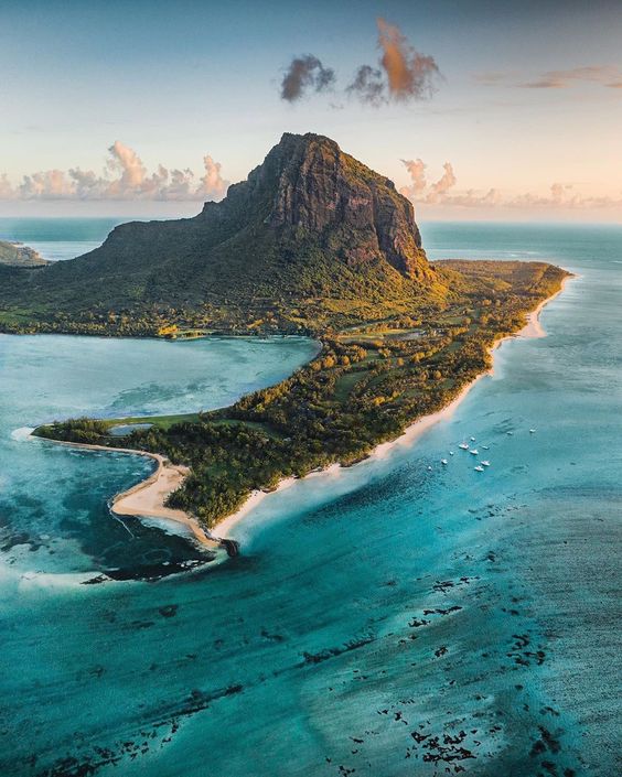 MauritiusGuide's tweet photo. Tuesday in Mauritius https://t.co/UPdjx7eyTz