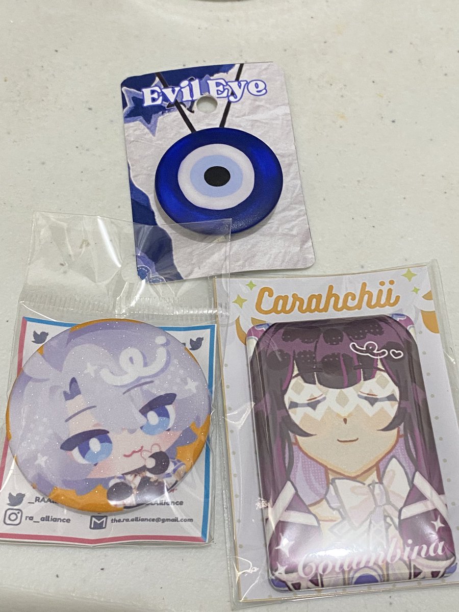 luvinjongs's tweet photo. jgh from my pin hunt and here is my haul !! I LOVEEE THE COLUMBINA PIN SO MUCH, it was already the last oneee https://t.co/96p8rglzIL