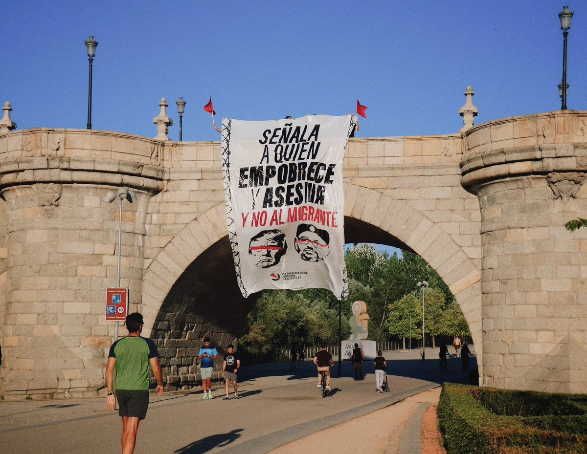CJS_Madrid's tweet photo. 🔴 Señalamos al bloque imperialista occidental como responsable de las muertes en sus fronteras y el causante de la miseria en su periferia.

Frente a los discursos racistas que criminalizan al proletariado migrante, unidad de clase.

🚩 Hoy • 21H • Plaza de Lavapiés https://t.co/rFehNU668r