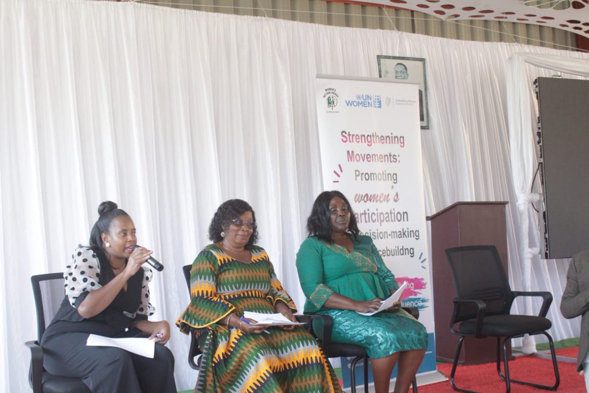 WagZimbabwe's tweet photo. Inspiring Manicaland Provincial Dialogue with @mwacsmed , and @IrelandEmbGB Pretoria. Great exchanges on #womensparticipation, #peacebuilding, and the #PeaceHutModel in Zimbabwe.
#WomenPeaceAndSecurity #Peacebuilding #Zimbabwe https://t.co/oxhGuf0sbD