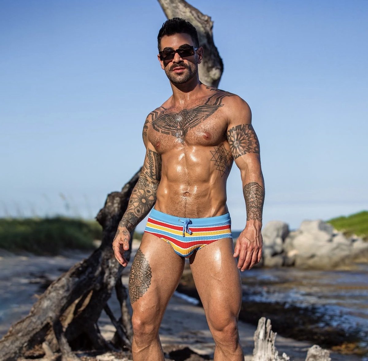 MasculoPl's tweet photo. Lato w pełni wpadnij na https://t.co/ny0uSDB6pQ i wybierz swoje idealne kąpielówki 😈 #masculo #shop #online https://t.co/DrTNAetQGP