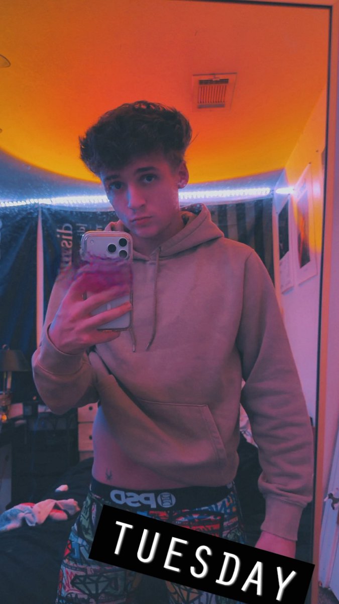 DRAKOCLIPZZ's tweet photo. ugh who would like to see? beeen soooo bored recently who can cure my boredom with there wallet and a good time? 👀😂😂 DM me for a surprise 😛🌶️🤑#mlm #content #findom #money #sugardaddyhmu #sugarbaby #wallet #dallastx #snap #gayboy https://t.co/1kkYVadLye