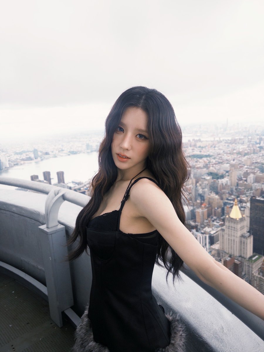 orrery_nim's tweet photo. Heejin Instagram post https://t.co/JTr40huNiL