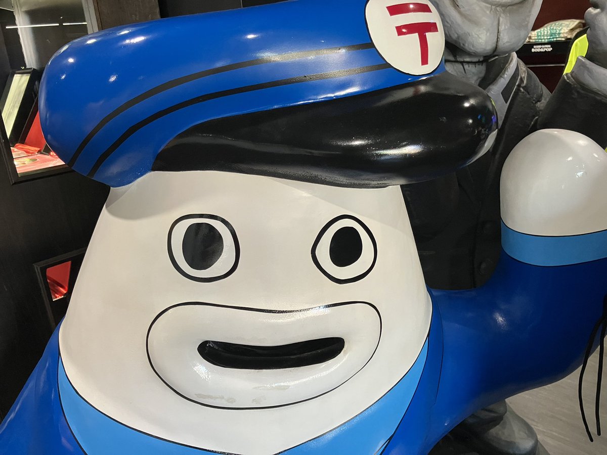 MELL2541's tweet photo. 帰省やライブ参戦で何度も行くチャンスは沢山あったのに初めてSODAPOPさんに行ってきて恥ずかしながらGLAY関連で初めてTシャツを買ってみた。滋賀の旧友がずっと行きたいけど遠方でなかなか行けないからTシャツをなけなしのバイト代で頑張って買っていた物が撮影禁止ブースにあり涙出た。
#GLAY
#函館 https://t.co/8J2KjJNdxL