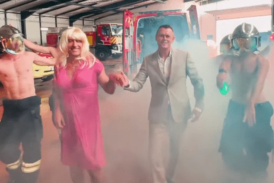 F3cotedazur's tweet photo. "Merci pour cette image fun et sympathique" : les pompiers de Grasse reprennent Dirty Dancing et enflamment les réseaux sociaux

https://t.co/TK5YTHcoVH #pompiers https://t.co/SnM5AvA3JT