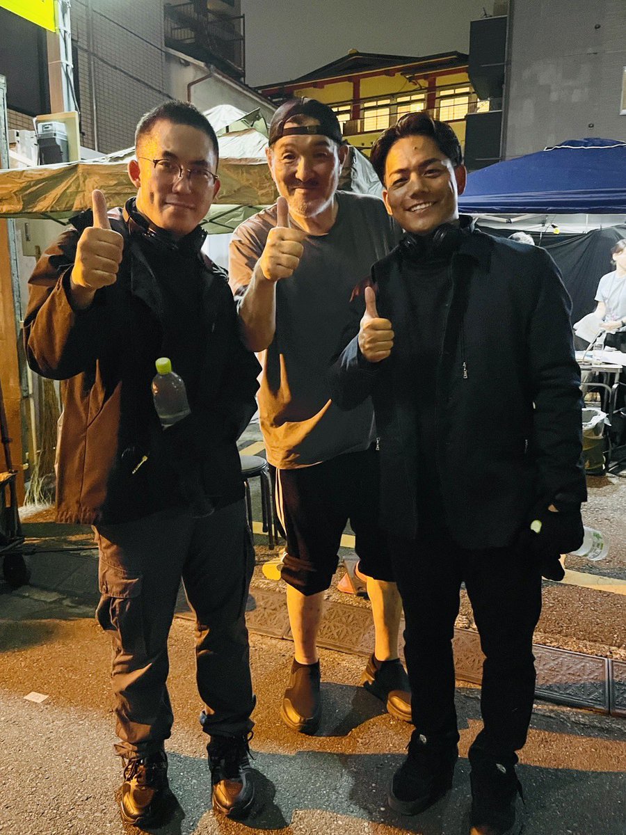huyuuma's tweet photo. 超おそよ！八十八ヶ所巡礼旅から帰ってきたぞ🔥少し休んで関西で続きのロケです！

突然ですが #VIVANT 12話に後ろ頭だけ出演させて頂きました！銃を構えてるので探してみてね！写真は友人の富栄ドラムと🪟🔫_(👴🐵📿」 ∠)✨ﾌｧｲﾔｰ! https://t.co/qhJEoWLnSs
