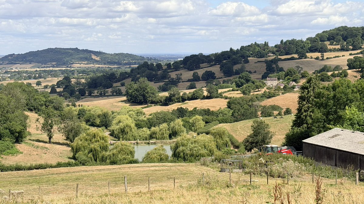RuthlessTweets's tweet photo. Spent a few days in the beautiful Cotswolds. #WalkingIsGoodForYou https://t.co/64OMzAj4PC